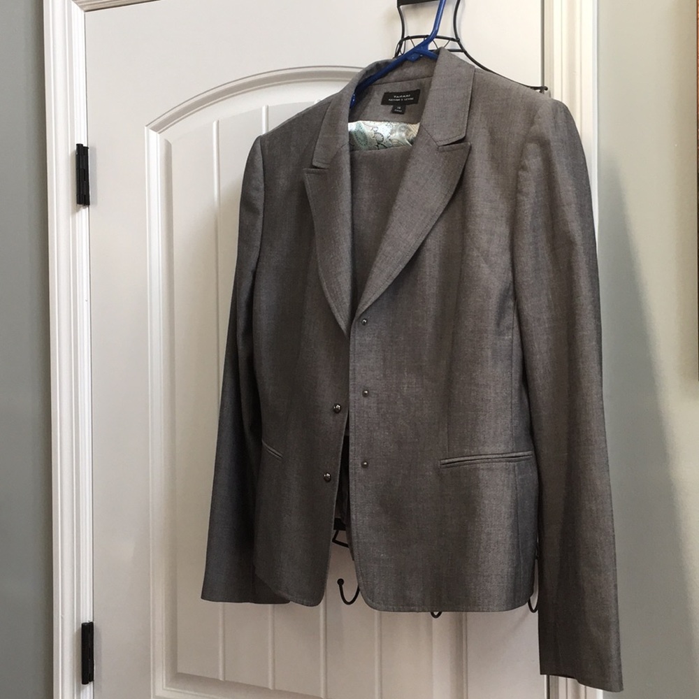 Women’s fully lined grey suit